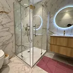 Scarlett 4 Bedroom Next To The Croisette Daire Cannes